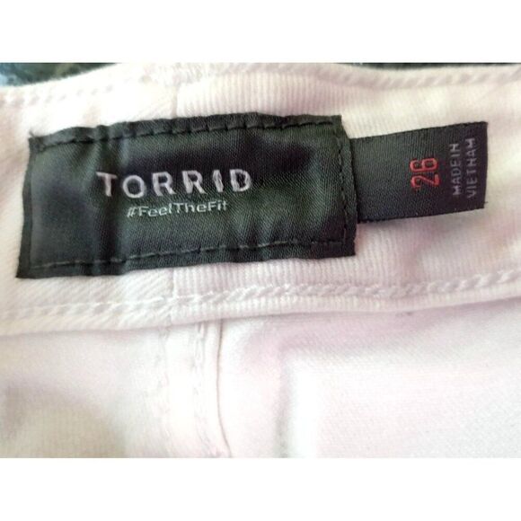 Torrid Womens Plus White Denim Shorts Sz 26 Distressed Fairy Stretch New - Picture 5 of 6